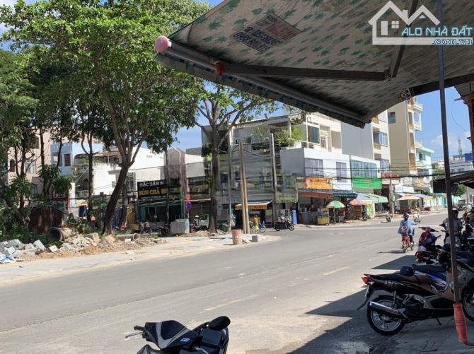 CẦN BÁN MẶT TIỀN THỐNG NHẤT (CÁCH BIỂN 100M) 1 TRỆT 3 LẦU (9M x 15M) ĐƯỜNG RỘNG 30M - 1
