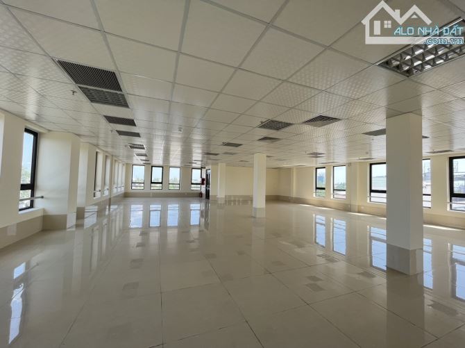 Cho thuê văn phòng trống diện tích 300m2 sàn giá cực tốt chỉ 200.000 vnđ / m2 - 2