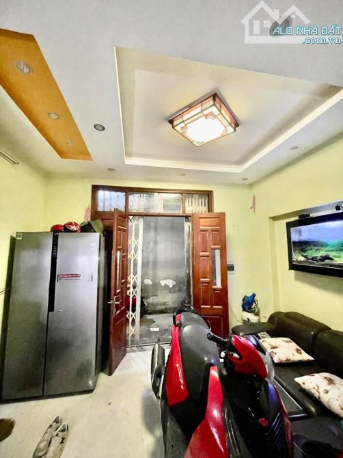 Bán Nhà Phố Cát Linh, 16m², 5 Tầng, Giá 3.5 Tỷ 2 thoáng ngõ thông