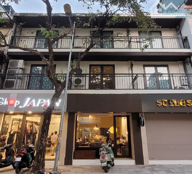 Bán Nhà Mặt Phố Giảng Võ, Đống Đa, DT 239m2 x MT rộng 10,5m, Giá Rẻ.