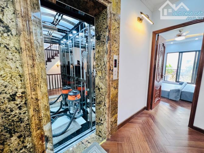 NHÀ MẶT PHỐ GIÁP BÁT 52M2*5T, THANG MÁY, ĐẸP RẺ