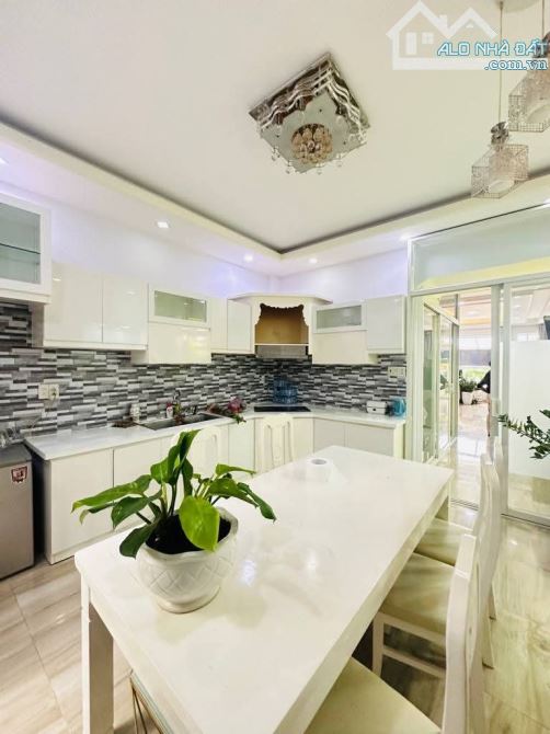 GẦN BX Q8 - MẶT TIỀN KINH DOANH 6 TẦNG - 81M2 4.5X18 - ĐƯỜNG 30M - HOÀN CÔNG ĐỦ CHỈ 11.X T - 1