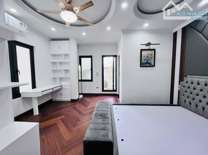 NHÀ MẶT PHỐ GIÁP BÁT 52M2*5T, THANG MÁY, ĐẸP RẺ - 2