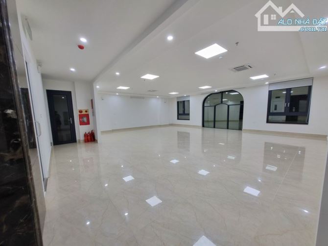 Bán nhà mặt phố Trần Quang Diệu, KD, DT 200m2 x 8T - Mt 10m - Siêu Phẩm, Đống Đa - 105 tỷ - 3