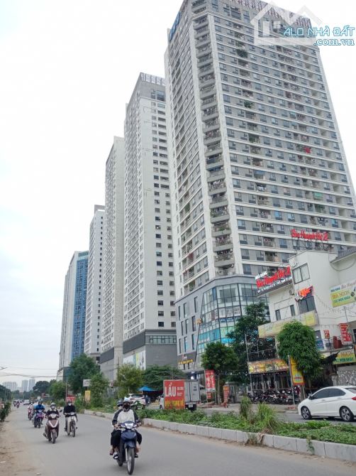 SIÊU BIỆT THỰ LÔ GÓC - VỈA HÈ KINH DOANH BUÔN BÁN SẦM UẤT -  XUNG QUANH CÁC TOÀ NHÀ CHUNG