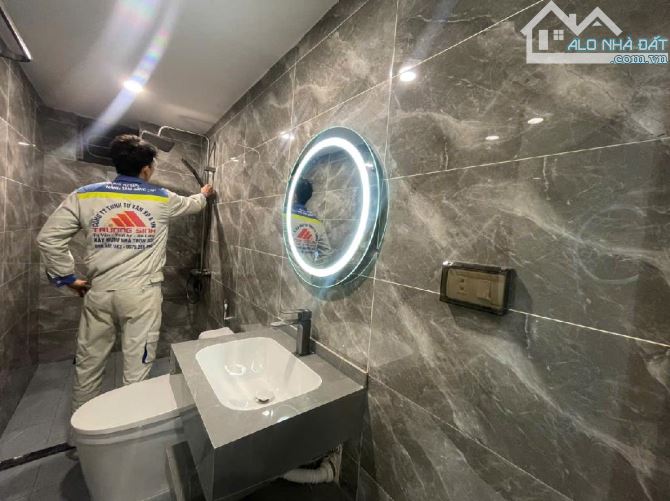 Nhà mới ở ngay - Hàng hiếm - Lạc Long Quân - 38m2x 5 tầng - 5