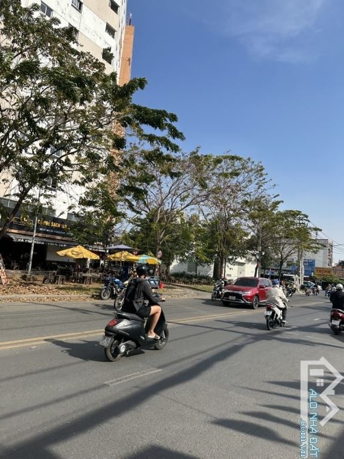 Bán nhà MT đường số 8, Bình Hưng Hoà, Bình Tân, 102m2 - 4 * 25.5 - 3 tầng,  Giá 8.95 Tỷ TL - 5