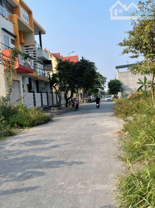 Bán 100m2 đất chung cư Hoàng Mai xã Đồng Thái