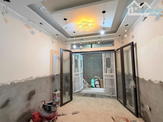 NHÀ ĐẸP KHÚC THỪA DỤ - 30M RA PHỐ NỎ HẬU -GIAO THÔNG THUẬN LỢI - TIỆN ÍCH BẠT NGÀN
