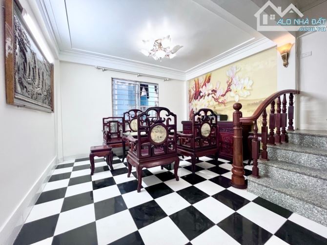Bán nhà đẹp Trần Hoà! Phân lô quân đội, ô tô vào nhà, dân xây, 42m2 x 4 tầng 8..tỷ