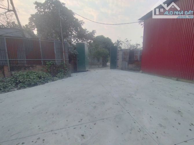 Cho thuê kho đường Vân Côn, Hoài Đức. DT 960m và 650m, cao 8m, xe 10 tấn đỗ trong kho. Giá - 10