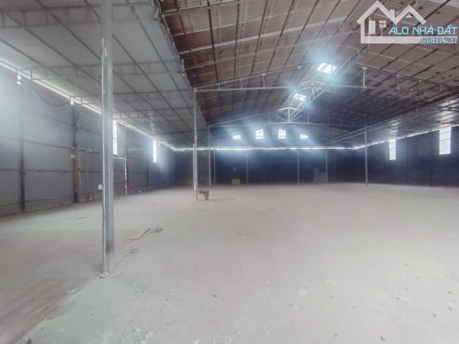 Cho thuê kho đường Vân Côn, Hoài Đức. DT 960m và 650m, cao 8m, xe 10 tấn đỗ trong kho. Giá - 1