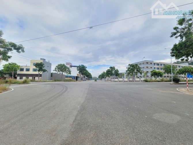 Bán đất sổ riêng KDC Châu Thới 100m2 đường 32m thông, ngang 5m tự do xây dựng HTL5356 - 1