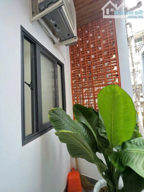 NGAY CÔNG VIÊN PHÚ NHUẬN, XE HƠI ĐỖ CỬA, 30M2 2 LẦU 2PN, MỚI Ở NGAY, SỔ VUÔNG ĐẸP, - 1