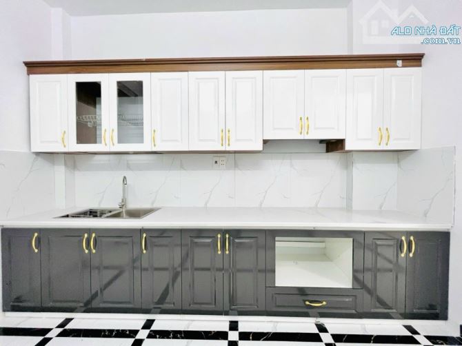 BÁN NHÀ PHỐ THANH AM LONG BIÊN, ÔTÔ ĐỖ CỬA, 2 MẶT THOÁNG. DT:31m².    5 tầng.   Giá:nhỉnhỷ - 1