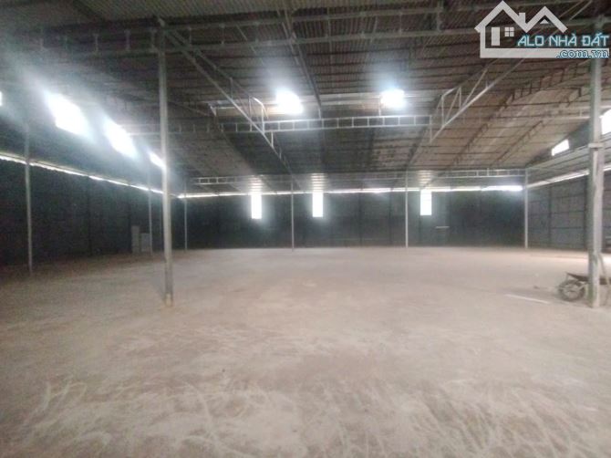 Cho thuê kho đường Vân Côn, Hoài Đức. DT 960m và 650m, cao 8m, xe 10 tấn đỗ trong kho. Giá - 3