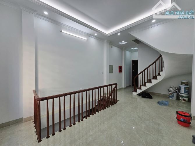 BÁN NHÀ PHÂN LÔ PHAN VĂN TRƯỜNG-CẦU GIẤY : 35/38M2-6 TẦNG-MẶT TIỀN 4M. 2 THOÁNG-Ô TÔ ĐẬU . - 3