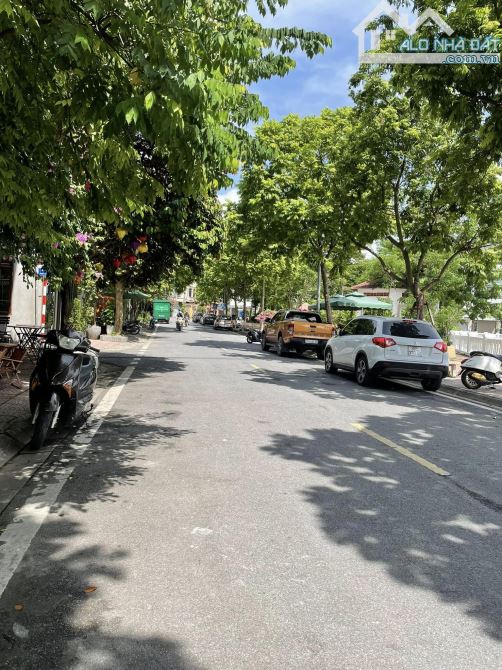 BÁN GẤP ĐẤT LÂM HẠ 97M, MẶT TIỀN 5.4M, VIEW CÔNG VIÊN, 2 VỈA HÈ, KINH DOANH. GIÁ 32 TỶ - 3