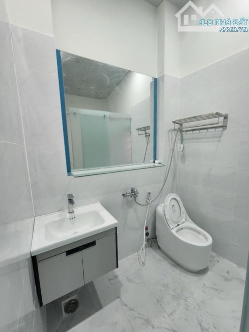 Nhà mới 3 tầng, hẻm xe hơi, 40m2, 3PN, 3WC, đường Âu Cơ, Q. Tân Bình. - 3