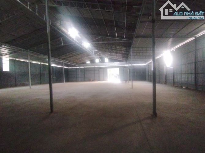 Cho thuê kho đường Vân Côn, Hoài Đức. DT 960m và 650m, cao 8m, xe 10 tấn đỗ trong kho. Giá - 4