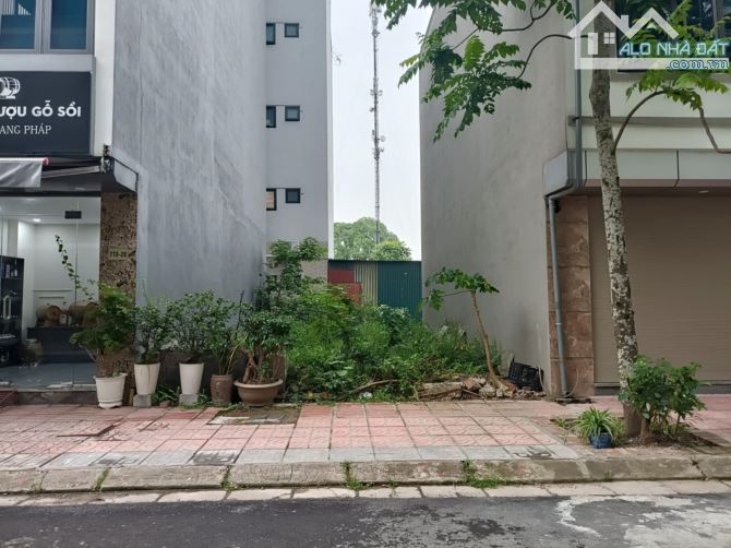 BÁN GẤP ĐẤT LÂM HẠ 97M, MẶT TIỀN 5.4M, VIEW CÔNG VIÊN, 2 VỈA HÈ, KINH DOANH. GIÁ 32 TỶ - 4