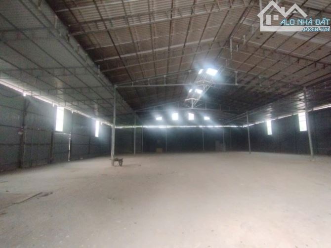 Cho thuê kho đường Vân Côn, Hoài Đức. DT 960m và 650m, cao 8m, xe 10 tấn đỗ trong kho. Giá - 5