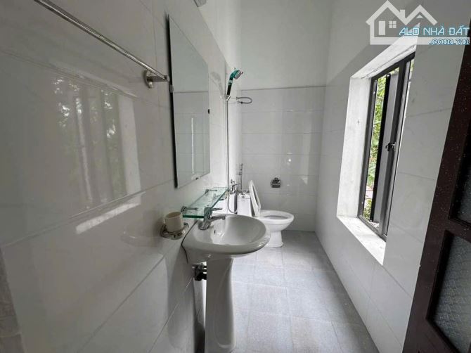 Bán nhà 3 tầng vũ ninh dt 70m2 mt 5m hướng đb giá 3.6 tỷ - 5