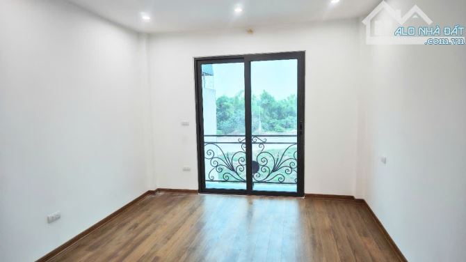 Bán nhà Giang Biên, Long Biên 31m2, 6 tầng, Ô tô đỗ cửa, 5,15 tỷ - 6