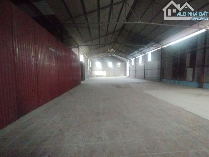 Cho thuê kho đường Vân Côn, Hoài Đức. DT 960m và 650m, cao 8m, xe 10 tấn đỗ trong kho. Giá - 7