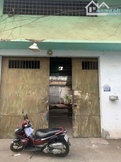 Cho thuê gấp hoặc bán nhà kho cấp 4 Trịnh Đình Trọng - 2