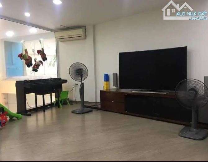 Bán nhà mặt phố Vũ Thạnh  , 65  m2 , 4  tầng,  21.5    tỷ.