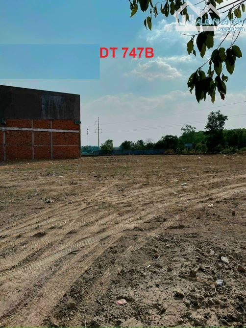 Bán đất mặt tiền ĐT 747B - P.Khánh Bình - Tp.Tân Uyên. DT 3816m2 - 1
