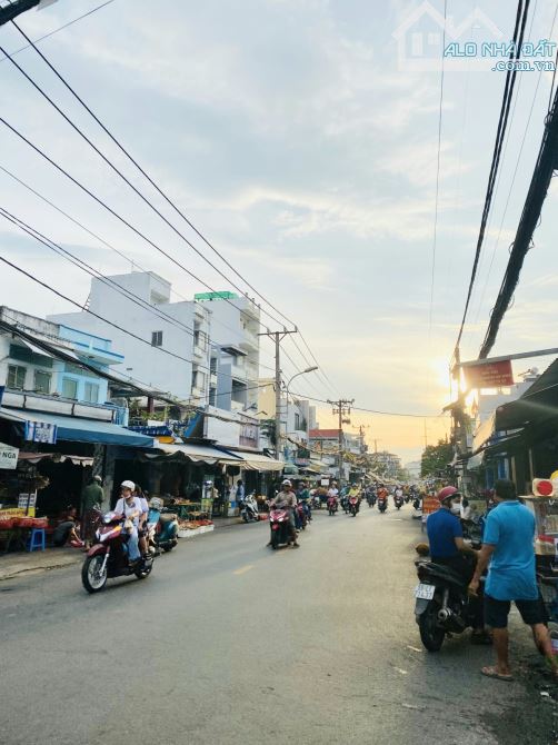 Ngộp bank cần bán gấp trước tết ngang lớn 4.5m  , sổ  vuông