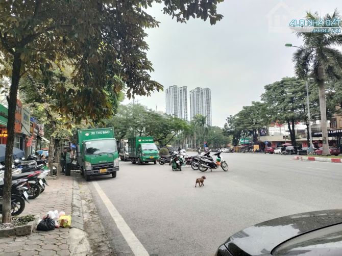 Bán Nhà Mặt Phố Nguyễn KHuyến, khu đô thị Văn Quán, 108m, Kinh doanh sầm uất các mặt hàng