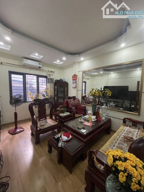 Bán nhà 619 Vũ Tông Phan, 5 tầng, 52 m2, trung tâm Thanh Xuân, cực gần phố chính.