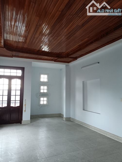Mặt tiền kinh doanh Nguyễn Hoàng, ngay ngã tư Nguyễn Văn Linh. Nhà 4 tầng giá đầu tư.