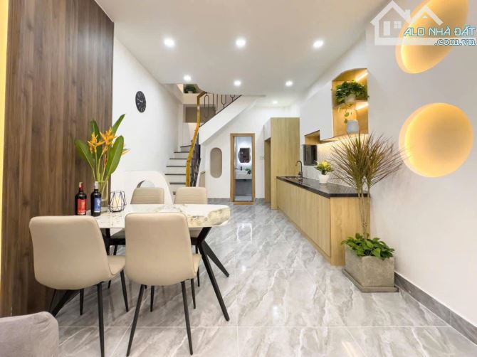 👉👉👉 Bán nhà Hoàng Văn Thụ nhà 2 tầng 💰 Giá: 3 tỷ VND | 📐 Diện tích: 18 m²