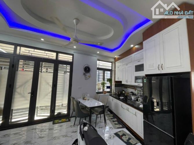 Bán nhà Giang Văn Minh 40m2 nhà đẹp thang máy ngõ to đẹp 11 tỷ