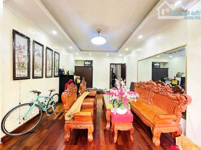 Bán nhà Trần Thái tông – Cầu Giấy  – 200m2 – 5 Tầng – Mặt tiền 17m – 17,5 tỷ .