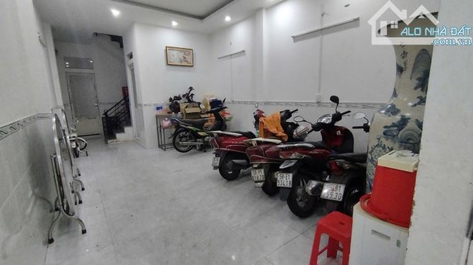 Nhà mặt tiền Kinh doanh, hẻm xe hơi, thu nhập 288triệu/Năm,4 Tầng,122m2,88 Nguyễn Văn Quỳ - 1