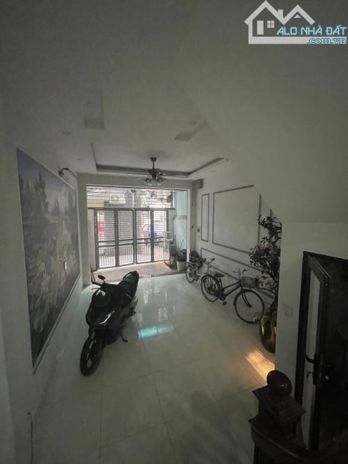 Bán nhà 619 Vũ Tông Phan, 5 tầng, 52 m2, trung tâm Thanh Xuân, cực gần phố chính. - 1