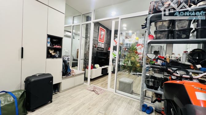 Bán nhà quận 5 ngay trung tâm trần hưng đạo xát mặt tiền 8.2 T - 1