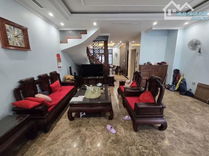 Tô Hiệu Hà Đông ô tô đỗ cổng đẹp long lanh 45 m2 5 tầng  tháng máy giá chỉ hơn 10 tỷ. - 1