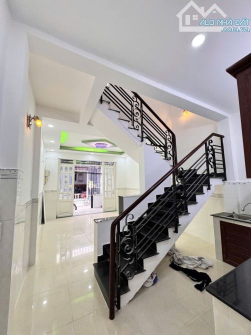 Bán nhà hẻm xe hơi Âu Dương Lân Quận 8, DT42m2, 2 tầng , chủ gấp bán trước tết. - 1