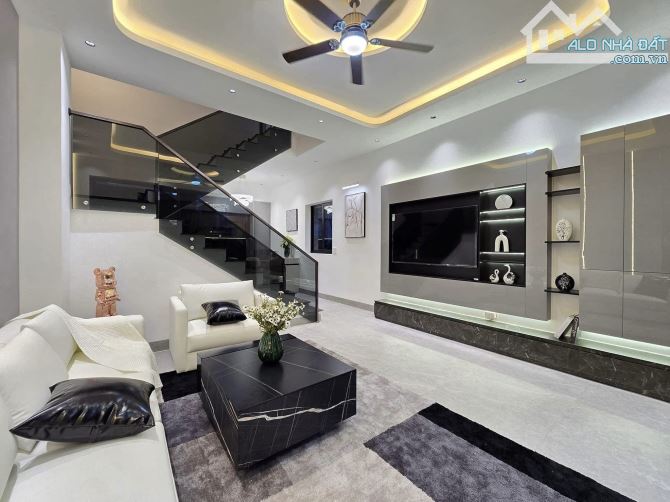 Hoàng Văn Thụ - phân lô cán bộ - ngõ 6m - 100m*3T - 4 tỷ - 1