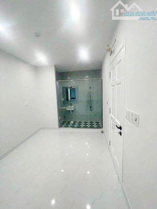 Bán nhà Mặt tền Âu Dương Lân ,15 phòng, Dt 150m2 đất, có thang máy, P3 , - 2