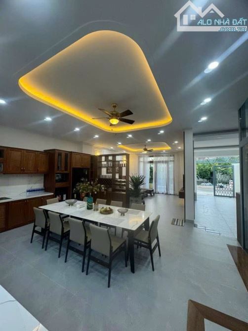 Biệt thự 360m2 Sadeco Phước Kiểng, đối diện trường Rmit, full nội thất, nhà đẹp vào ở ngay - 2