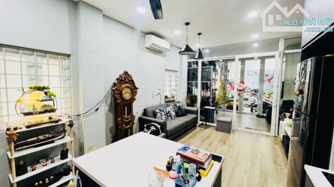 Bán nhà quận 5 ngay trung tâm trần hưng đạo xát mặt tiền 8.2 T - 2