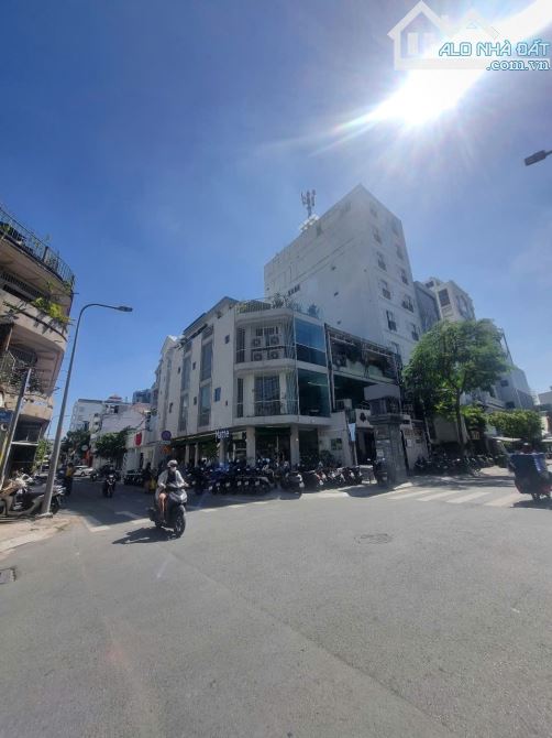 Bán căn nhà góc 2MT Trần Quang Khải, Q1. Dt: 5x20m, Kc: trệt 3 lầu, HĐT: 150tr/th. Gía: 54 - 2