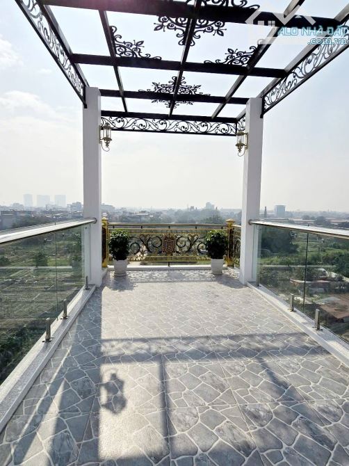 Bán nhà Ngọc Hồi, 42m2, 8 tầng, thang máy, ô tô tránh, vỉa hè, kinh doanh, view đẹp giá 12 - 3